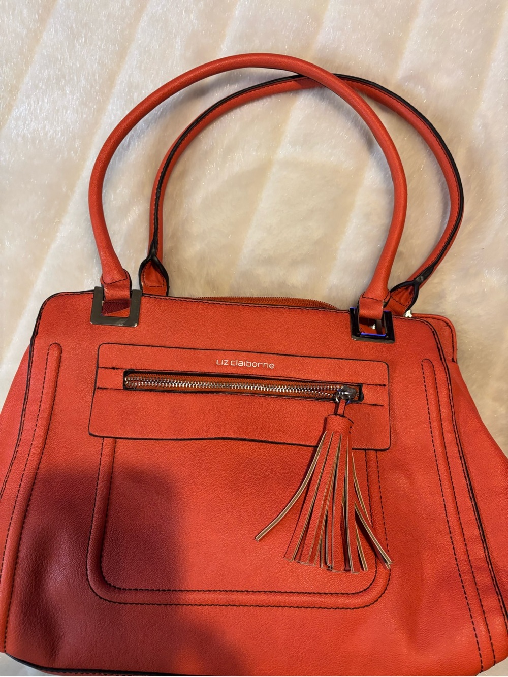 Liz Claiborne Women's Shoulder Bag in Coral Orange Leather-Style - Picture 3 of 16